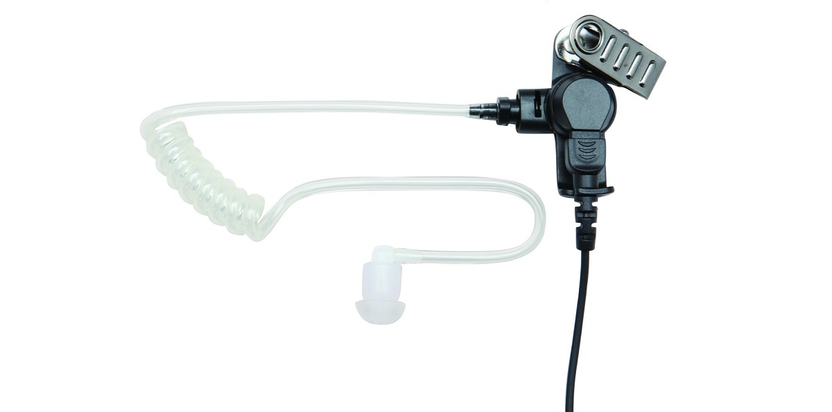 COPACKS Auriculares con tubo acústico transparente y almohadillas transparentes sobre fondo blanco. El tubo termina en un módulo de control negro con un clip metálico giratorio. Cable de conexión negro que baja hacia abajo, perfectamente oculto.