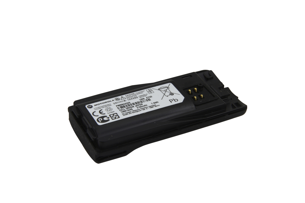 Batteria agli ioni di litio nera di Motorola, modello PMNN4434AR, per la serie XT400. Etichetta bianca con specifiche quali 3,7 V e 2100 mAh. Quattro contatti dorati su un'estremità. Superficie robusta, leggermente ruvida.