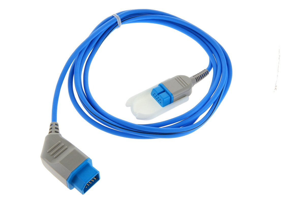 Blaues Medizinkabel mit zwei Steckern auf weißem Grund. Ein Stecker ist abgewinkelt, grau mit blauem Einsatz und sichtbaren Pins. Der andere ist gerade, ebenfalls grau mit blauem Einsatz, im weißen Clip, evtl. für Sensor.