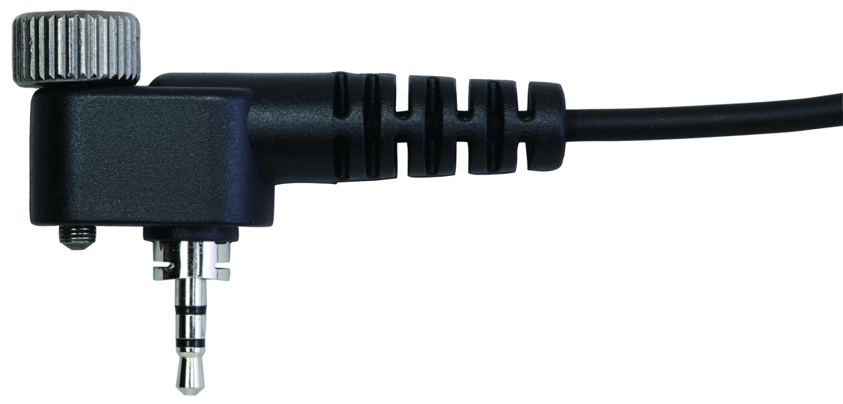 Primo piano del connettore angolare nero di un auricolare CoPacks. Connettore jack a 4 poli con vite di bloccaggio argentata e perno filettato per un collegamento sicuro ai modelli MTH650, MTH800 e MTP850 dell Motorola. Cavo robusto.