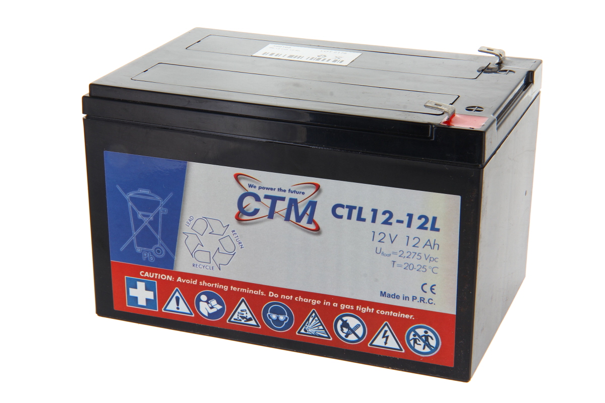 Batteria al piombo-gel CTM nera CTL12-12L con etichette bianche e blu sul lato anteriore, che riportano il numero di modello CTL12-12L, 12V 12Ah e vari simboli di sicurezza e riciclaggio. Nella parte superiore sono visibili due terminali metallici.