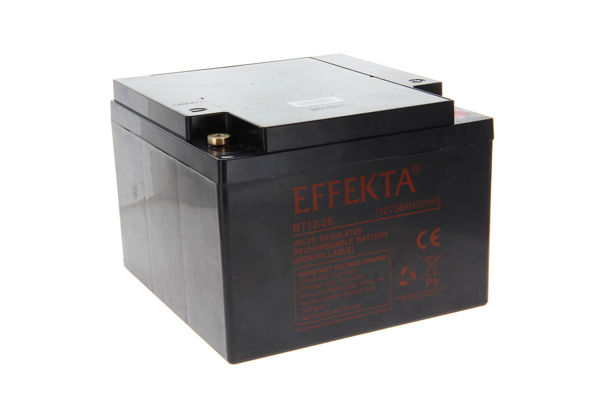 Schwarze, rechteckige Effekta BT12-28 Bleigel-Batterie vor weißem Hintergrund. Markiert als "Valve Regulated Rechargeable Battery (Nonspillable)", 12V 28Ah/20HR. Oben zwei goldfarbene Schraubanschlüsse. Rot: Ladehinweise, Warn- und Recyclingsymbole.