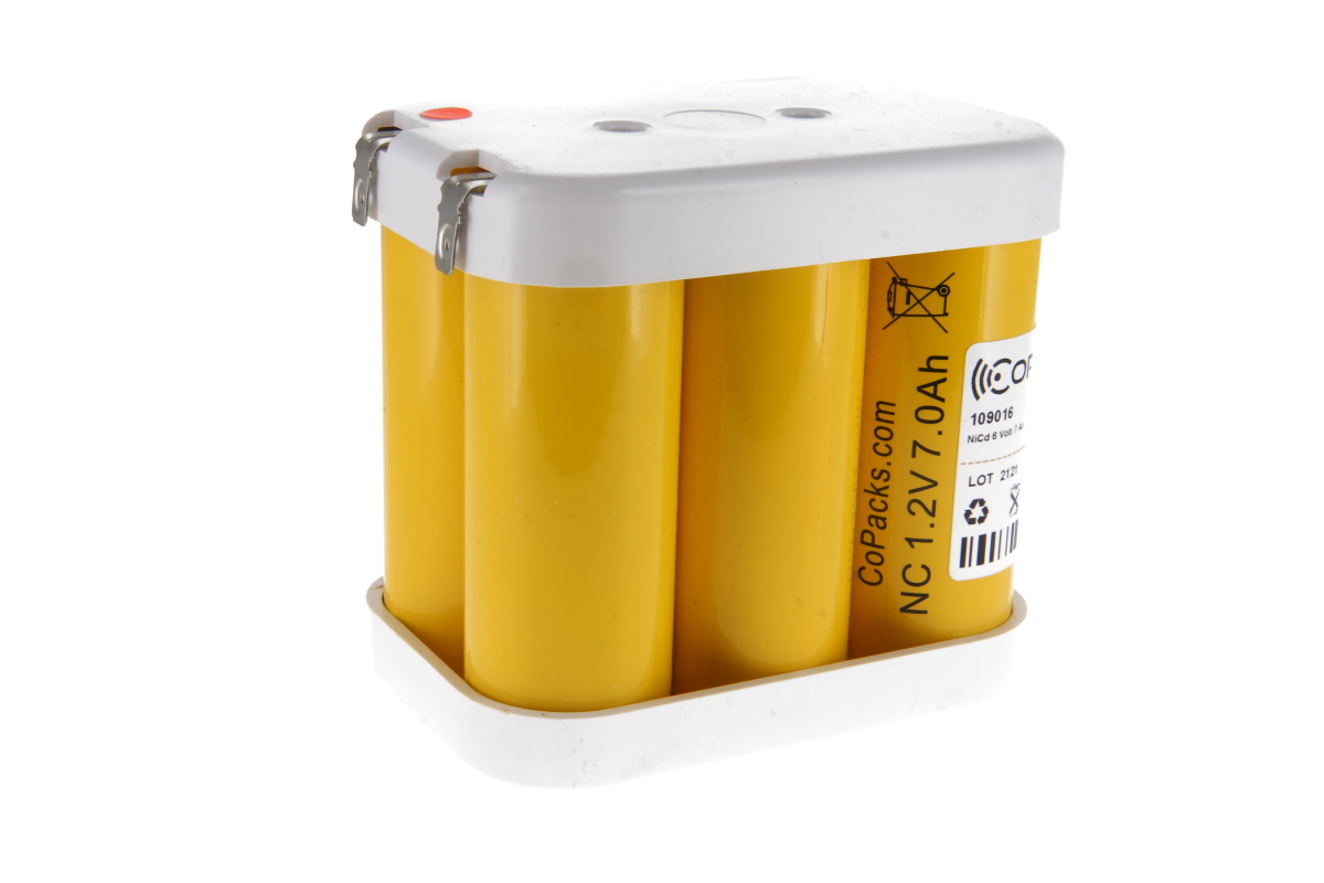 CoPacks NC-batteri för handlampor bestående av fyra gula cylindriska celler med vita lock på över- och undersidan. På en cell: "NC 1,2V 7,0Ah" och "CoPacks.com". Totalt: 6 Volt, 7,0 Ah.