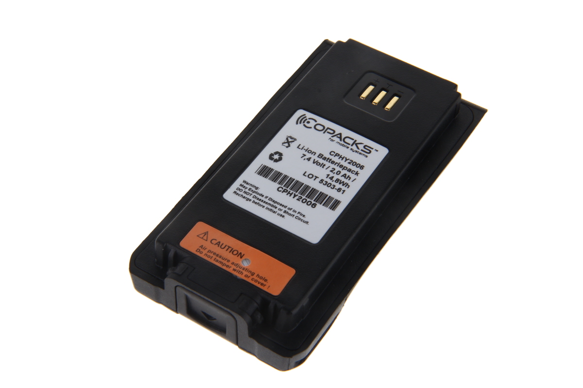Svart CoPacks Li-Ion batteri, modell CPHY2006 BL2006, passar till Hytera PD70X, PD705, PD78XG radioapparater. Det har tre guldkontakter, en vit etikett med 7,4 Volt och 2,0 Ah och en orange varning. Presenteras på en vit bakgrund.