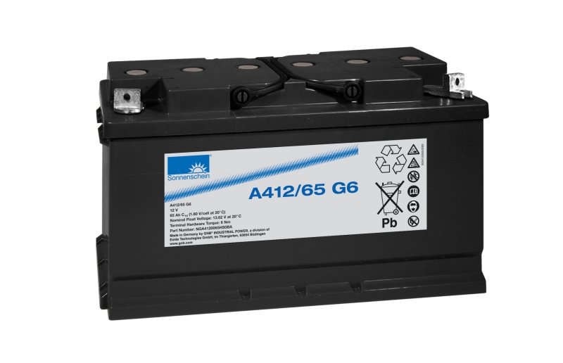 Batteria al piombo-gel Sonnenschein nera, rettangolare, con due morsetti argentati superiori. Etichetta frontale blu/bianca con logo Sonnenschein, modello A412/65 G6, 12 V/65 Ah e avvertenze su riciclaggio e piombo.