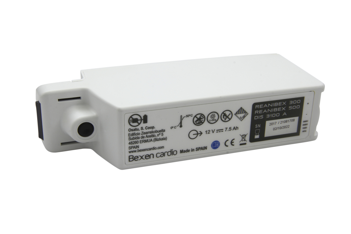 Batería de litio blanca y rectangular para el DEA Reanibex 500/300 de Bexen, modelo DIS3100A, sobre fondo blanco. Se ven especificaciones (12 V, 7,5 Ah), fecha de fabricación y símbolos de advertencia.