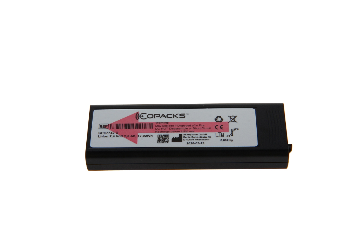 Batteria agli ioni di litio nera e rettangolare CoPacks per Tetrapol TPH700 con etichetta bianca. Modello CPE7742-X, 7,4 V, 2,3 Ah, avvertenze, informazioni del produttore e data di scadenza 19/03/2026.