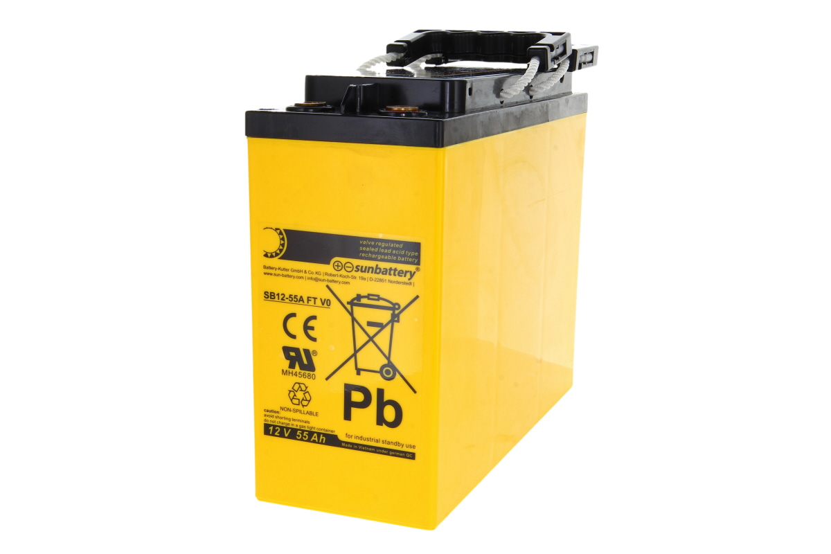 Batteria al piombo-tessuto (AGM) SUN gialla con coperchio nero e maniglie di trasporto in posizione verticale. Sull'etichetta: modello SB12-55A FT V0, 12 V 55 Ah, simbolo Pb e indicazioni per il riciclaggio. Batteria con terminali frontali.