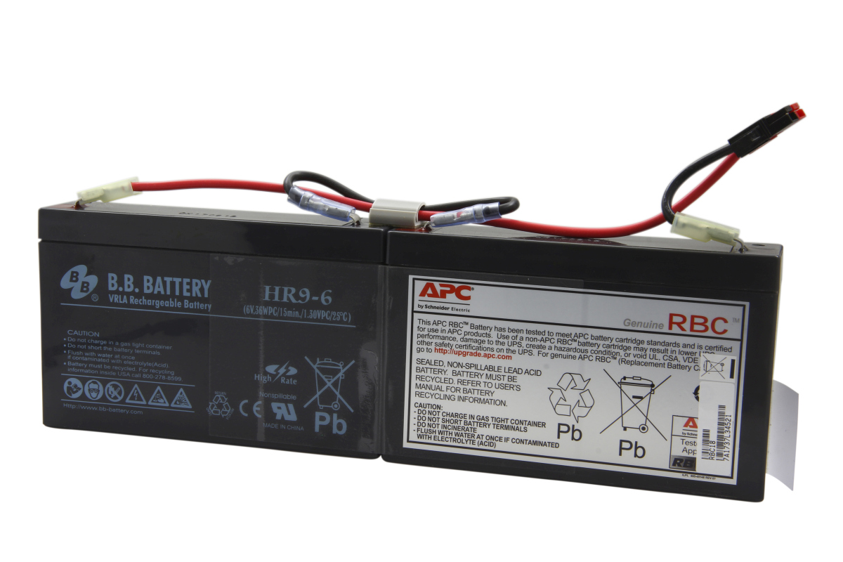 Två svarta VRLA-batterier bredvid varandra, anslutna med röd/svarta kablar. Vänster: HR9-6, höger: APC/Schneider Electric B.B. Battery HR9-6, höger: APC/Schneider Electric Genuine RBC, original APC RBC18-batteri med symboler.