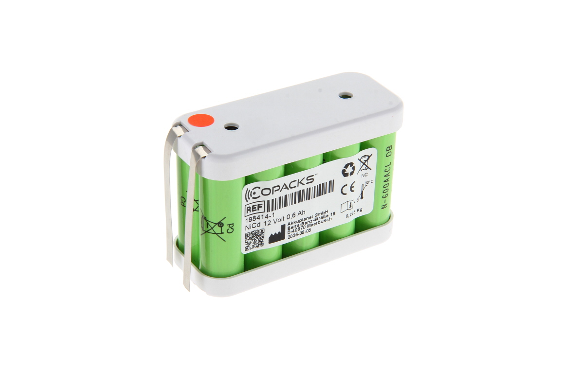 Grönt NiCd-batteripaket från CoPacks med flera cylindriska battericeller, med vita plastlock på både ovansidan och undersidan. Synliga metallanslutningar och orange markering. Märkning: ”NiCd 12 volt 0,6 Ah” med CoPacks -logotyp.