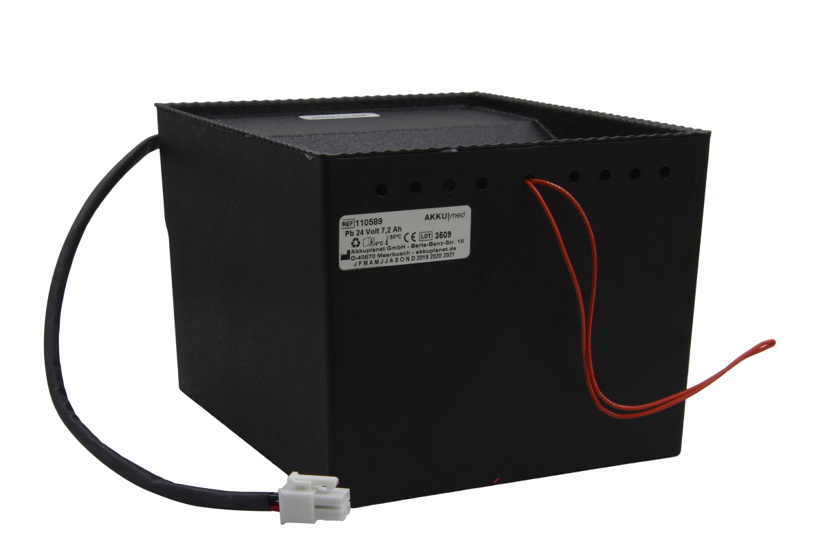 A rectangular, black lead-acid battery for ventilators (AKKUmed) on a white background. White label bearing ‘24 Volt 7.2 Ah’ and the CE mark. At the bottom, a black cable with a white plug; at the top, two thin red cables.