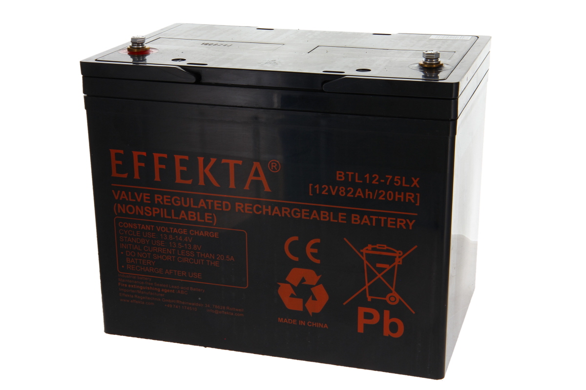 Schwarze, ventilregulierte Effekta-Batterie (BTL12-75LX, 12V 82Ah) mit orangefarbenen Beschriftungen. Oben zwei silberne Schraubklemmen. Aufschrift: technische Daten, Sicherheits- und Recycling-Symbole wie CE, Pb.