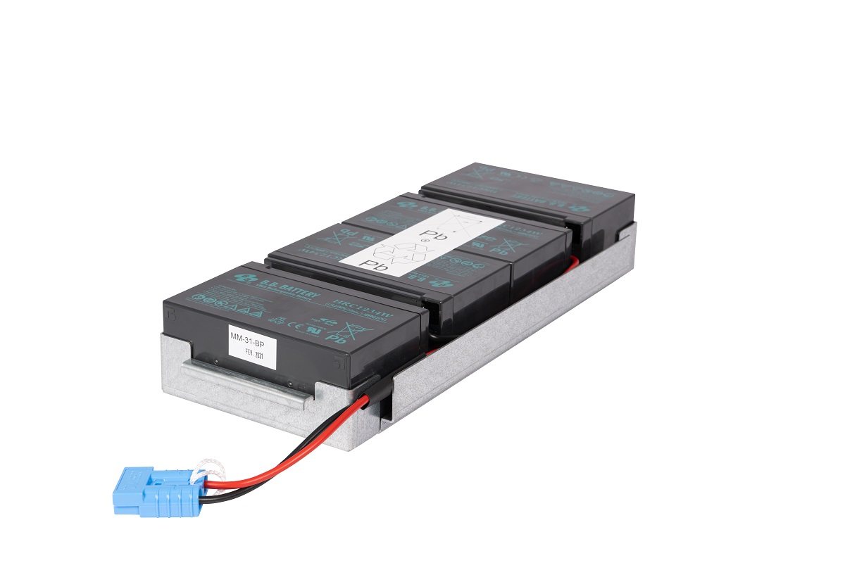Pacchetto batteria di ricambio con 6 moduli rettangolari neri in telaio metallico argentato a U. Marcato "B.B. Battery" e simbolo riciclo piombo. Cavi rosso/nero a connettore blu. Compatibile APC RBC31.