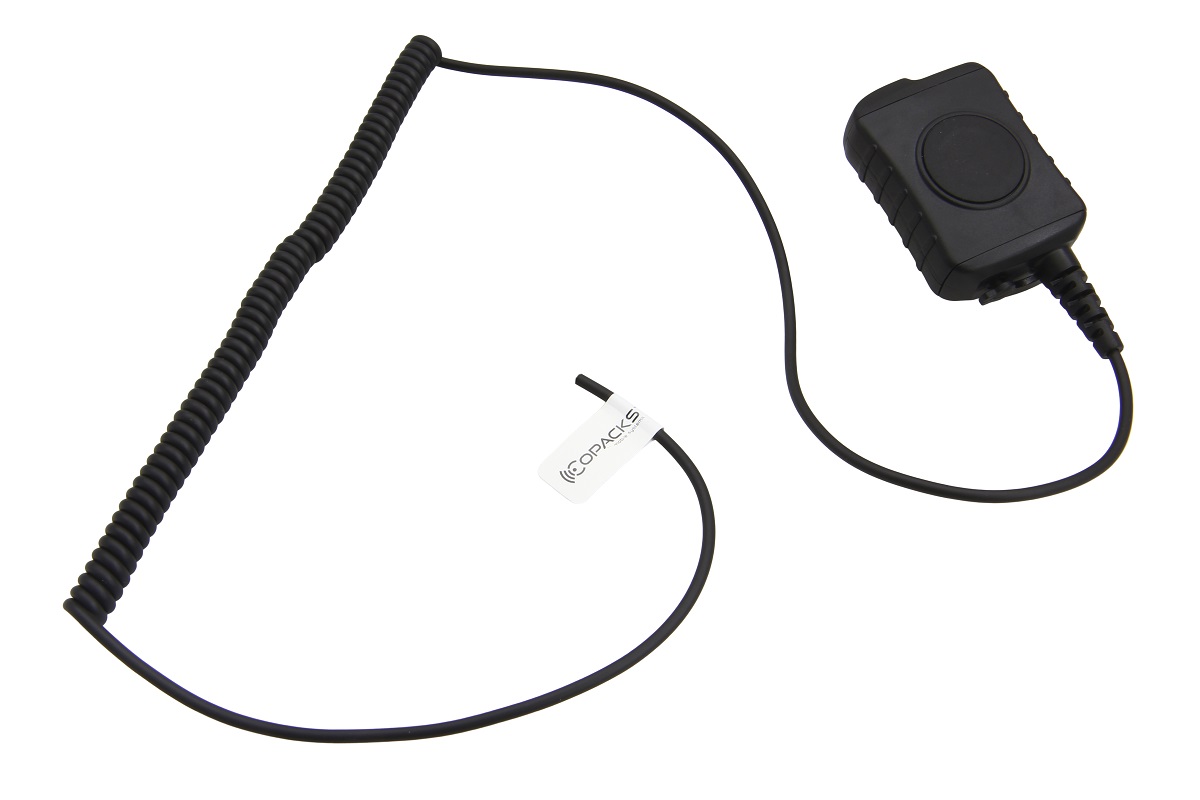 Unità PTT nera " CoPacks " con microfono integrato su sfondo bianco. Modulo rettangolare robusto con grande pulsante di conversazione rotondo. Un lungo cavo a spirale e un cavo sottile e diritto con l'etichetta bianca " CoPacks" collegano i componenti.