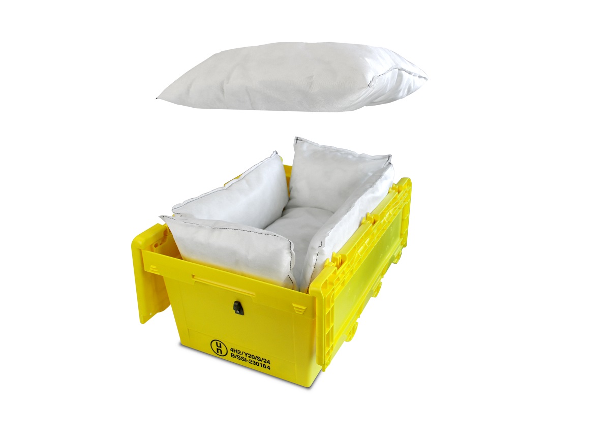 Contenedor abierto amarillo para mercancías peligrosas, de plástico resistente, con revestimiento interior mullido blanco e ignífugo. Incluye un cojín independiente como capa protectora adicional. Certificado ONU para baterías de iones de litio.