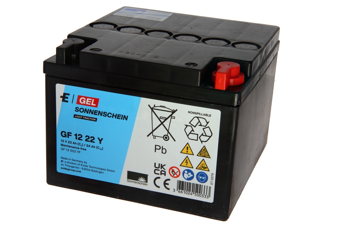 Batteria al piombo-gel Sonnenschein nera con scritte blu. Etichetta: modello GF 12 22 Y, 12 Volt 22 Ah, «senza manutenzione». In alto a destra tappo di protezione rosso per attacco a vite M5, simboli di sicurezza visibili.