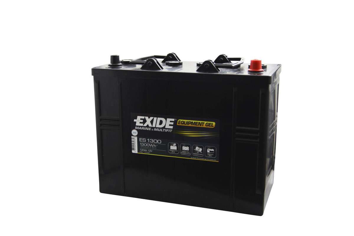 Batteria al gel nera ES1300 " Exide " per applicazioni marine e multifit. Alloggiamento rettangolare con etichetta "EQUIPMENT GEL", "1300Wh" e "120Ah 12V". Terminali e tappi delle valvole nella parte superiore, polo positivo rosso. Esente da manutenzione.
