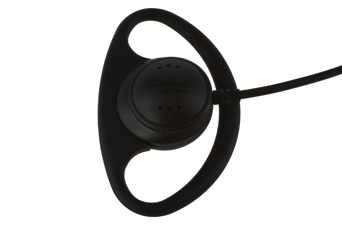 Auriculares negros con gancho flexible en forma de D que rodea la parte redonda del altavoz. Altavoz con una ranura horizontal en el centro y tres pequeñas perforaciones redondas por encima y por debajo. Cable liso. CoPacks GES-03 para unidad de control.