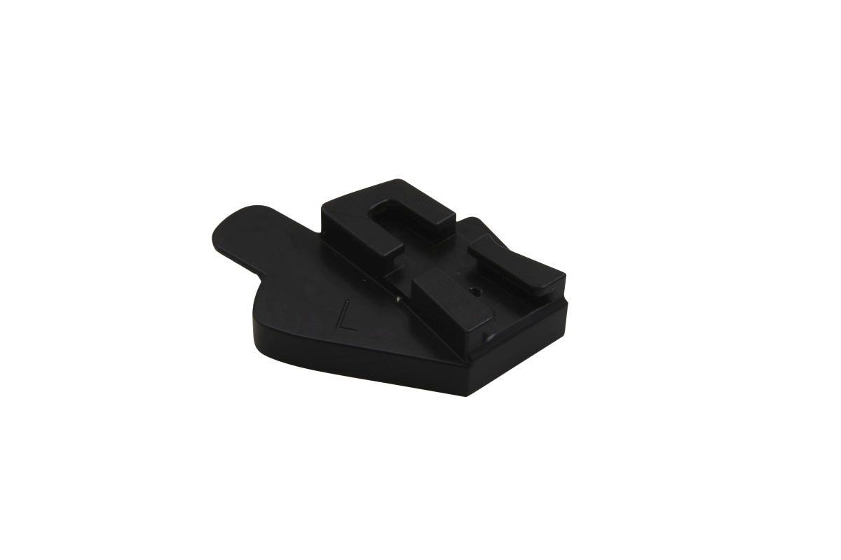Adattatore per casco in plastica nera " TITAN" per l'orecchio sinistro (contrassegnato con "L"). Aggiunge ai caschi MSA F1XF uno slot per l'altoparlante per casco Firecom HUL5 o le cuffie con microfono HUC5 dell'TITAN, per un rapido aggancio e sgancio.