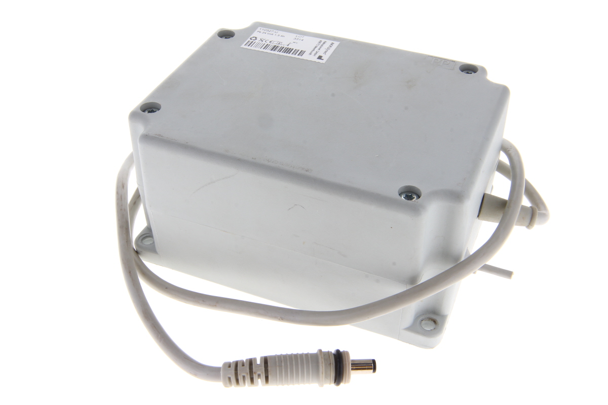 Grey plastic housing with 4 screws and a label; DC power cable. Module for converting Stiegelmeyer intensive care beds to lead- AKKUmed.