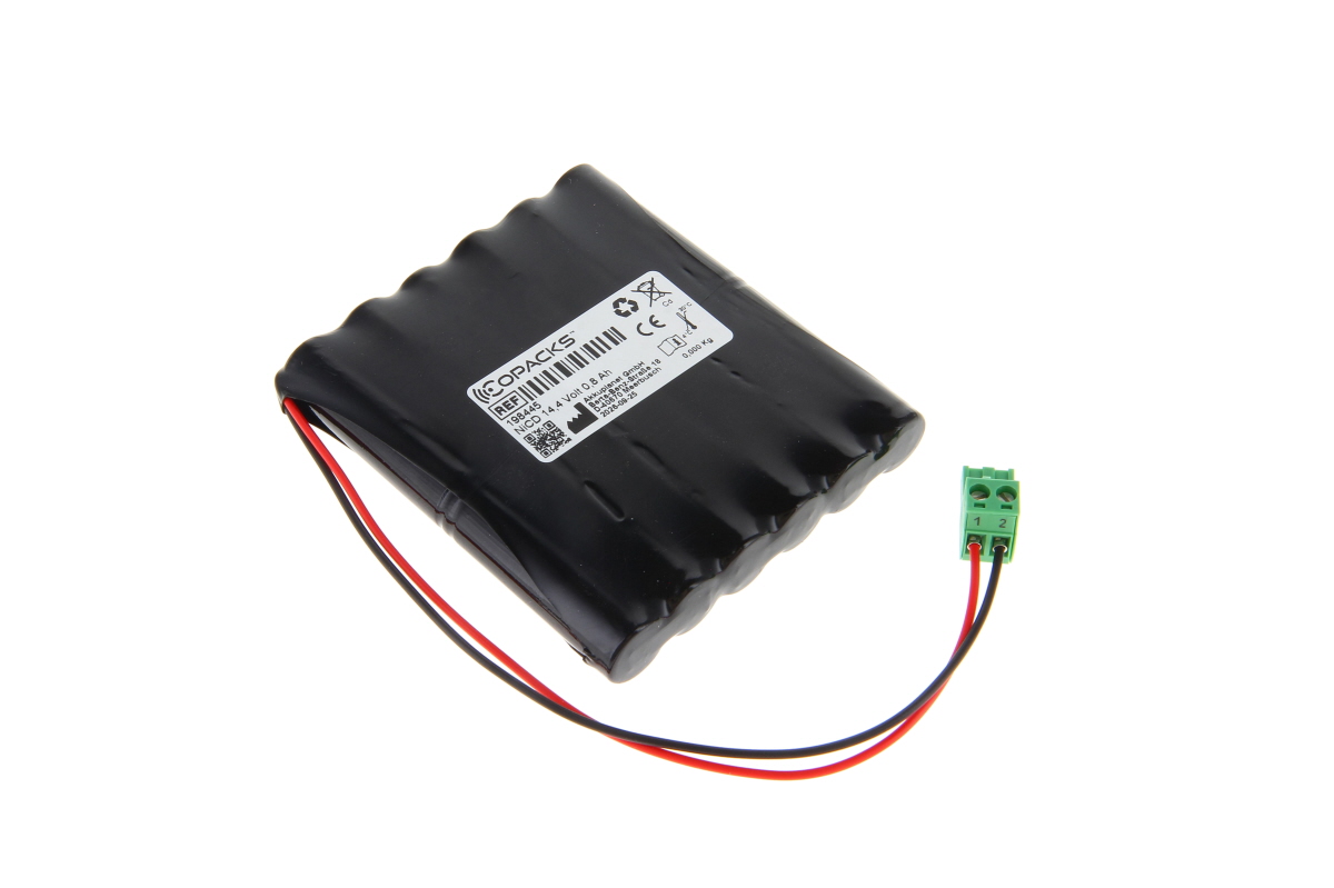 Svart NiCd-batteri från CoPacks, 14,4 volt, för Geze-dörrsystem. Kompakt batteripaket bestående av flera celler med röda och svarta kablar anslutna till en grön tvåpolig kontakt. Passar Geze Si-Line eller Ecconodrive EL.