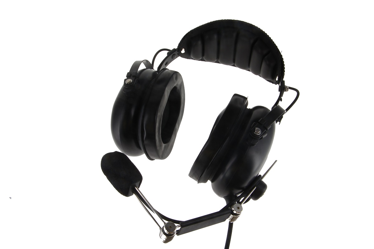 Svart CoPacks GES-H07 pilotheadset med tjockt vadderat huvudband och stora runda öronkåpor. Flyttbar mikrofonbom med svart skumskydd på vänster öronkåpa, perfekt för proffs.