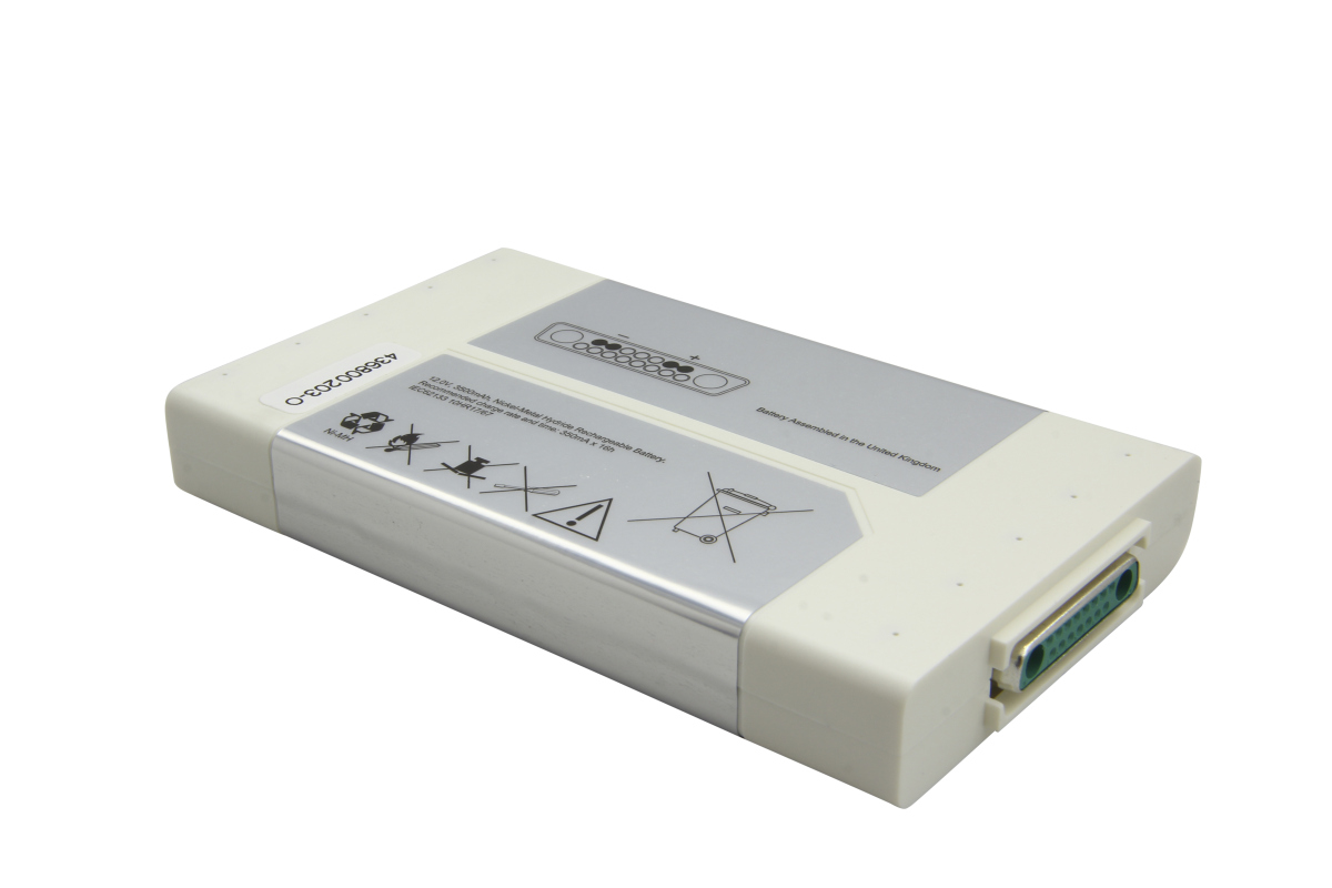Rectangular, cream-coloured NiMH battery with a silver top and the inscription ‘12.0V, 3500mAh, Nickel-Metal Hydride Rechargeable Battery’ as well as warning symbols. Serial number ‘436600203-O’. Green multi-pin connector on the right-hand side.