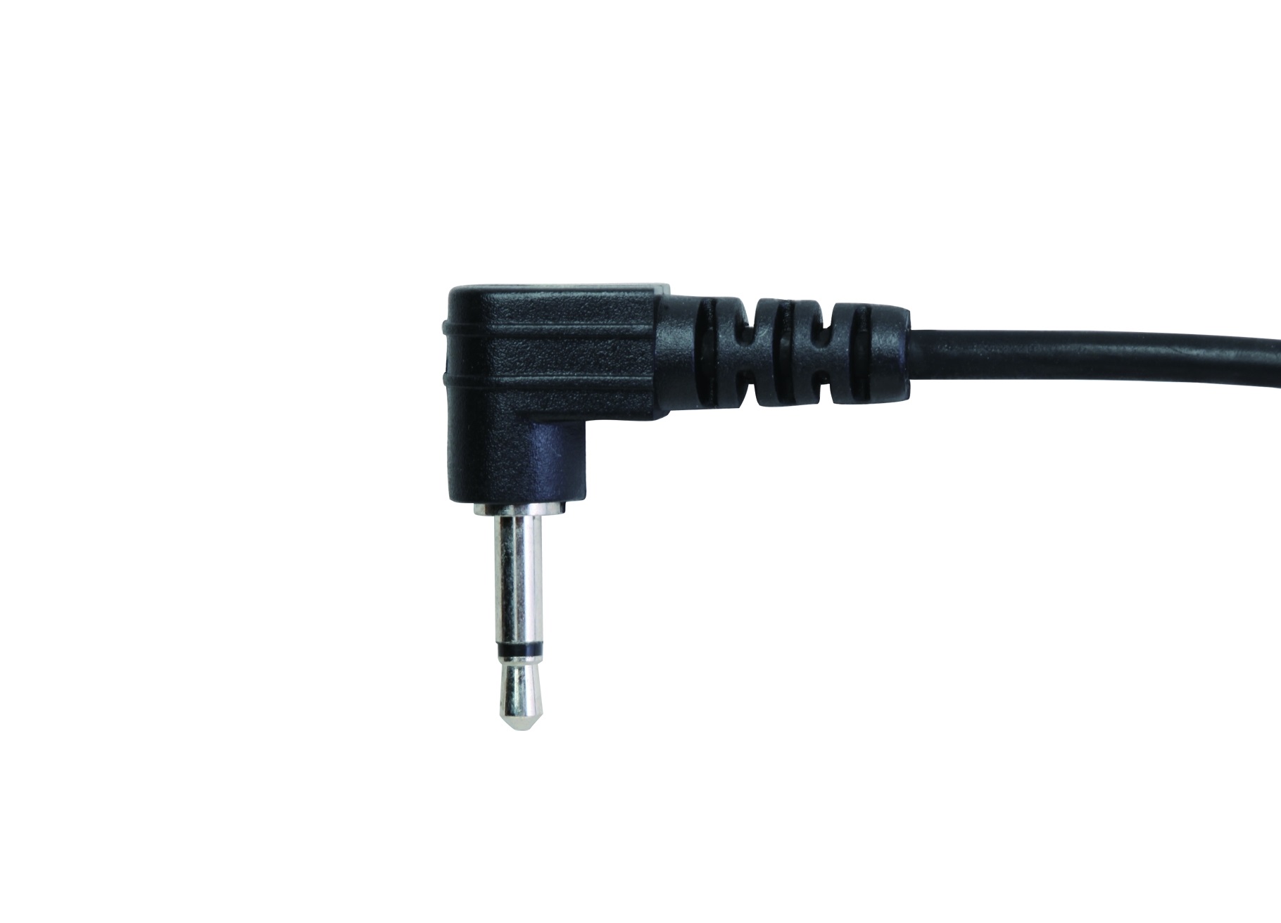 Conector jack de 2,5 mm en ángulo, de color negro, con punta plateada y anillo aislante negro. Unido de forma fija a un cable negro texturizado que sale de la imagen hacia la derecha. Para el pulsador de intercomunicación Finger-PTT de CoPacks.