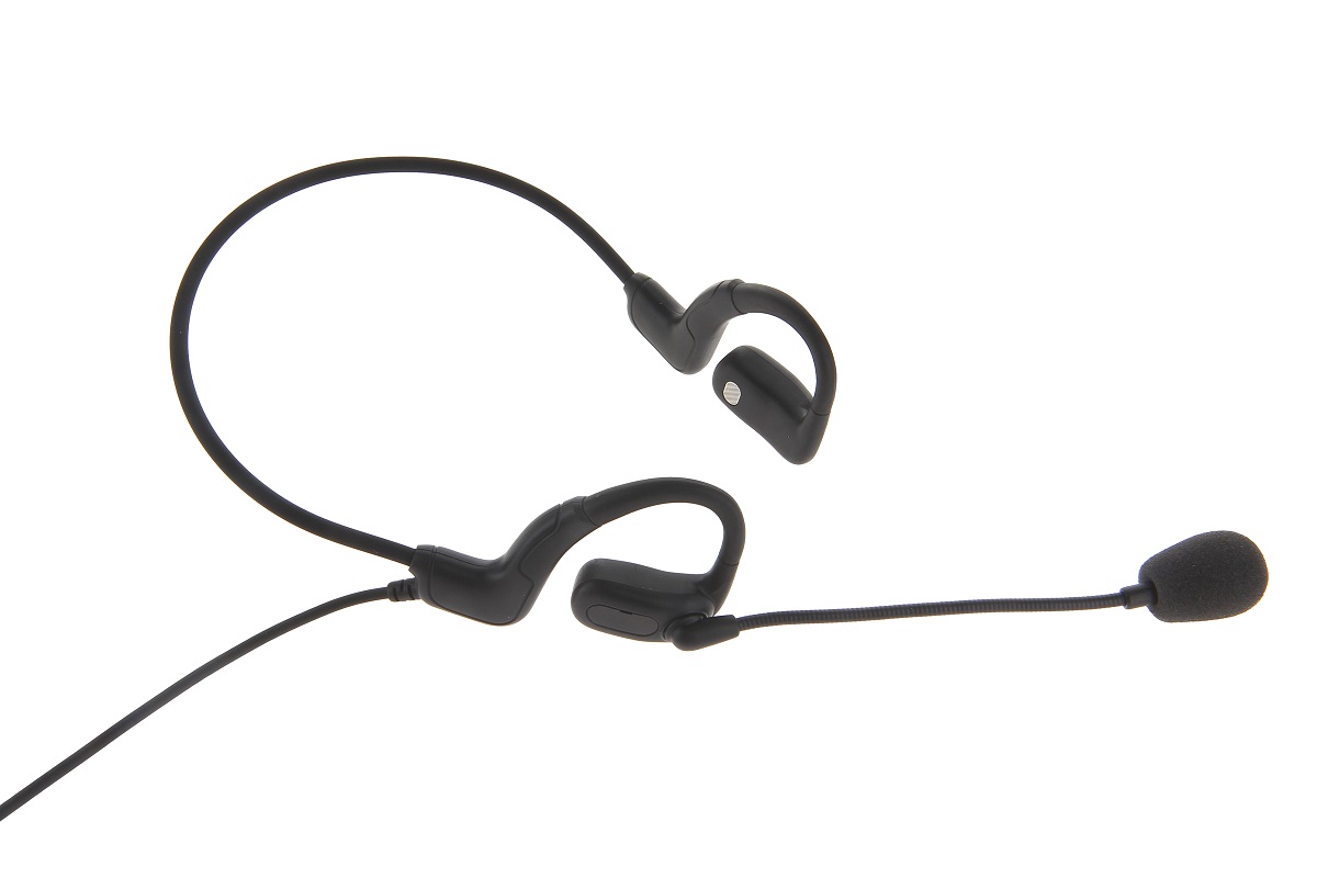Schwarzes Open-Ear Headset mit Nackenbügel, über den Ohren getragen. Ohrmuscheln durch dünnen Bügel verbunden. Flexibles Schwanenhalsmikrofon mit Windschutz an einer Muschel. Für Funkgeräte, Umgebungsgeräusche hörbar.