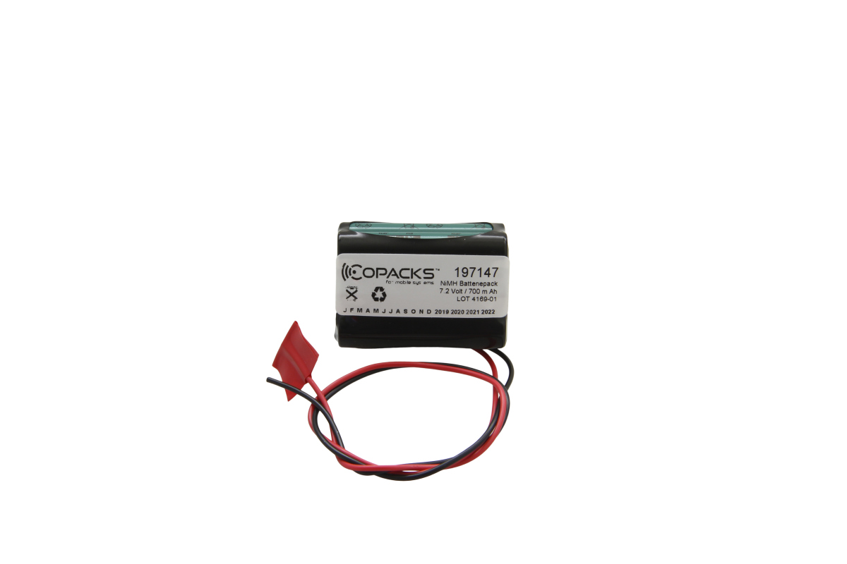 Paquete de baterías NiMH negro de CoPacks con seis pilas AAA. Etiqueta: «Paquete de baterías NiMH», «7,2 voltios / 700 mAh». Los cables de conexión rojos y negros con conector rojo salen del paquete y están dispuestos en forma de anillo debajo.