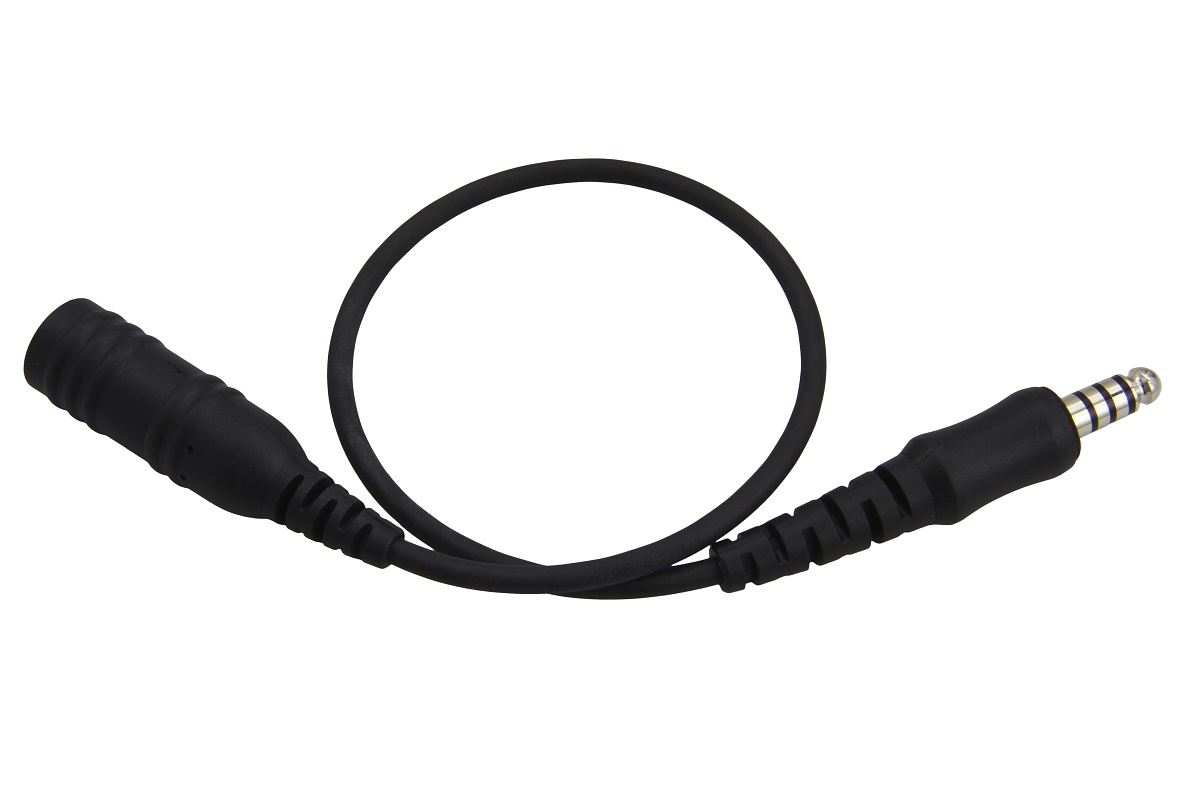 Cable alargador negro « TITAN » con conector hembra Nexus 01 a la izquierda y conector macho Nexus 01 a la derecha. Cable corto y ligeramente curvado sobre fondo blanco, que representa la conectividad para dispositivos de audio o de comunicación.