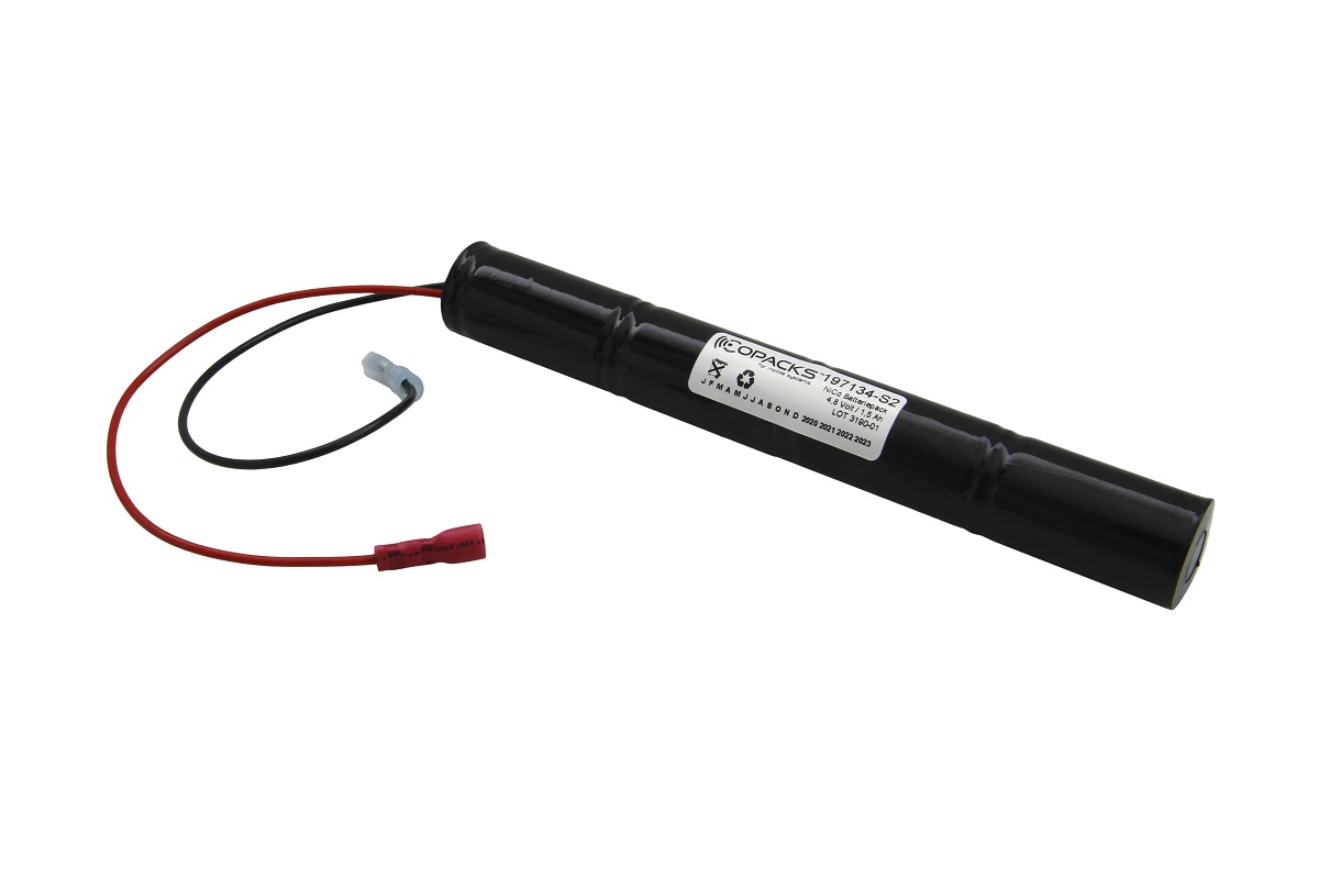 Länglicher, schwarzer Akkupack mit Etikett 'COPACKS NiCd Batterypack 4,8V 1,5Ah'. Am Ende kommen ein rotes und ein schwarzes Kabel mit isolierten Faston-Anschlüssen heraus. Für Not-/Sicherheitsbeleuchtung, Sub C.