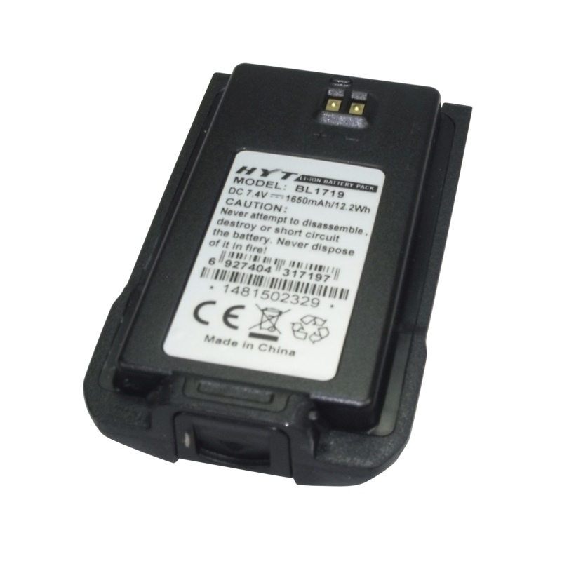 Batteria originale agli ioni di litio nera tipo BL1719 per ricetrasmittenti HYT TC446S, con etichetta bianca con modello, capacità 7,4 V e 1650 mAh e avvertenze di sicurezza. In alto due contatti dorati.