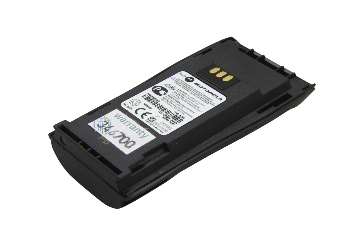Black, rectangular OEM Motorola NiMH battery PMNN4251B with a white label: manufacturer’s name, “Ni-MH 1400mAh”, CE mark and safety instructions. Three gold-coloured contact points. Handwritten warranty sticker “346700” on the front.