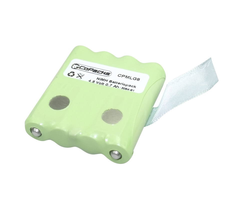 Batteria NiMH verde chiaro a 4 celle per CoPacks, etichetta bianca: «NiMH Batteriepack», «4,8 Volt 0,7 Ah». A un'estremità 2 poli metallici cilindrici, sopra 2 contatti piatti rotondi. Cinturino bianco. Midland G8.
