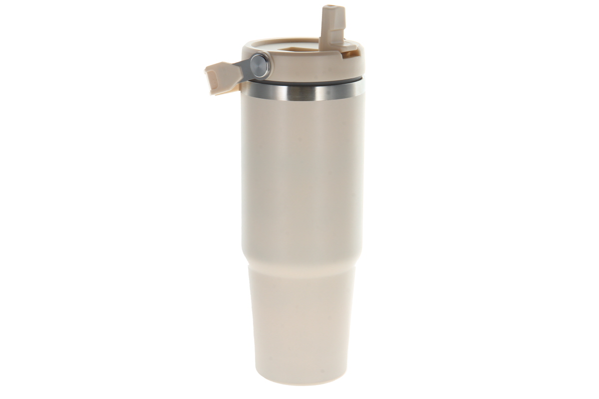 Hög, krämfärgad termokopp (ca 800 ml). Smal rostfri kopp med silverfärgad prydnadsring och krämfärgat lock med utfällbart sugrör samt bärhandtag på sidan, perfekt för både kalla och varma drycker.