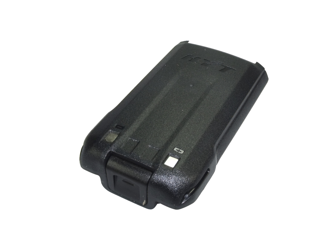 Una batteria agli ioni di litio originale nera per HYT TC446S, modello BL1719, con superficie ruvida. Sulla parte superiore sono visibili dei contatti leggermente in rilievo e un connettore a innesto. Il logo HYT è discretamente impresso.