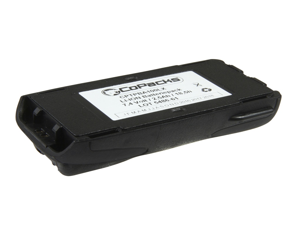 Batteria Li-ION compatta nera per radio. In alto etichetta bianca: "CoPacks, pacco batteria Li-ION 7,4 Volt / 2,5 Ah" con dettagli tecnici. A un'estremità sono presenti i contatti di collegamento.