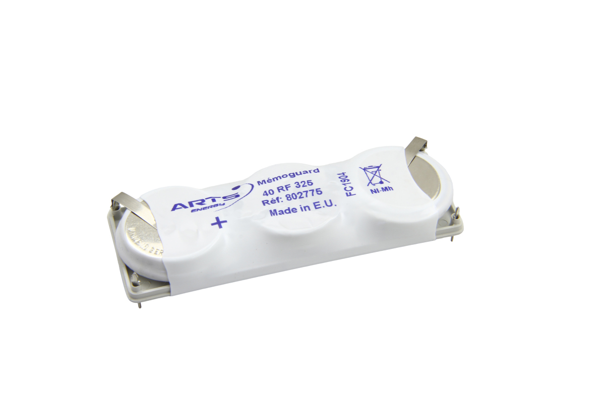 White, rectangular NiMH battery pack with three connected round cells for the Memoguard 40RF325. Visible soldered contacts on the underside for fitting, marked ‘Arts ENERGY’, ‘Ni-Mh’ and ‘Made in E.U.’. Specific spare part.