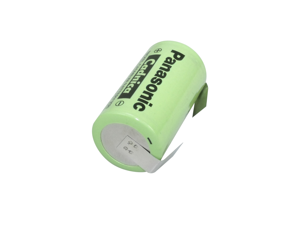 Batteria ricaricabile NC cilindrica di colore verde chiaro con la scritta "Panasonic" e "Cadnica" in nero. Due terminali a saldare argentati sporgono alle estremità. Adatta per Braun, porta batteria Perfusor Secura, 1,2 V, 1,5 Ah.