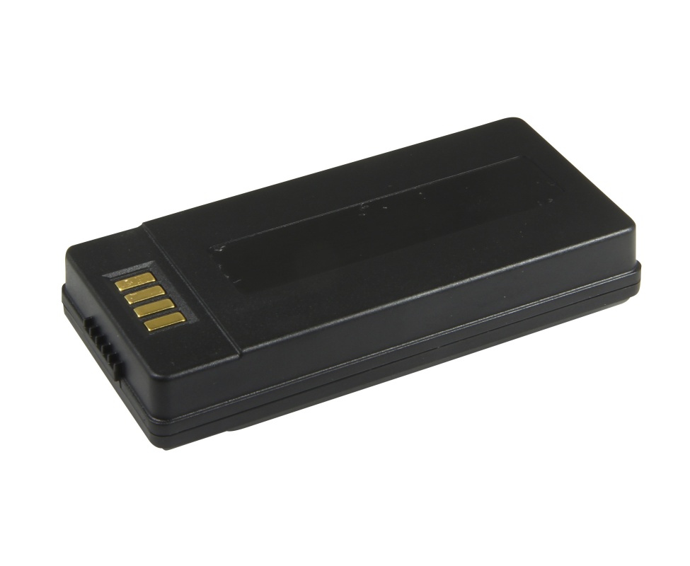 Una batería de iones de litio negra y rectangular para cámaras termográficas Flir, vista ligeramente de perfil desde arriba. En uno de los extremos se ven cuatro contactos rectangulares de color dorado. La superficie de la batería es lisa y mate.