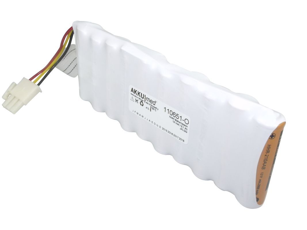 White elongated NiMH battery pack of welded cylindrical cells. Left: cable with red/yellow/black wires to white plug. Label: ‘AKKUI med’, 12 V / 2.1 Ah. Replacement for Asskea e secretion suction devices, ~143 x 19 x 54 mm.