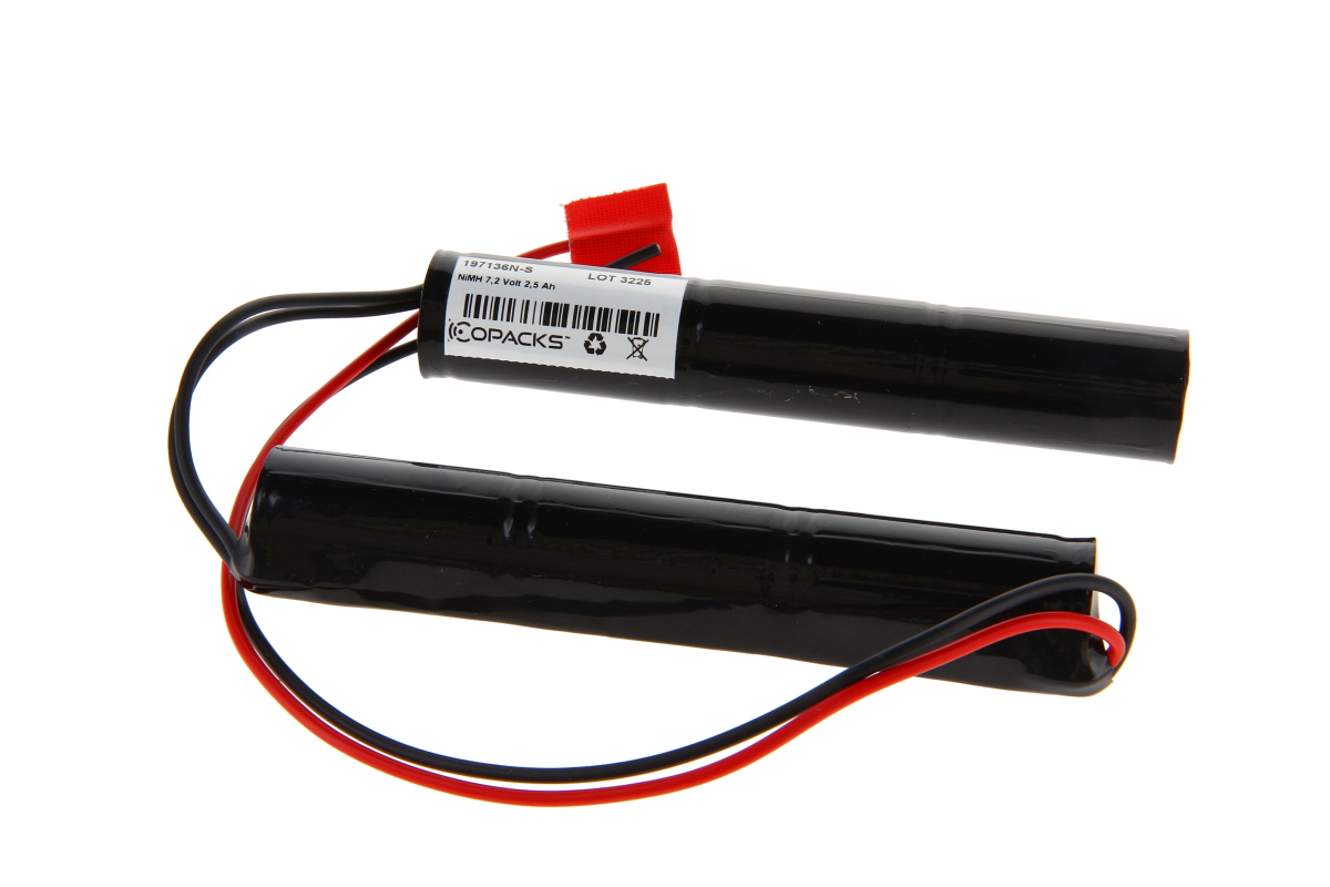 Schwarzer NiMH-Akkupack aus zwei zylindrischen Zellen nebeneinander. Rote/schwarze Kabel führen zu einem roten Stecker. Weißes Etikett: "COPACKS", "NiMH 7,2 V 2,5 Ah" mit Barcode. Für Not-/Sicherheitsbeleuchtung, Batteriesymbol.